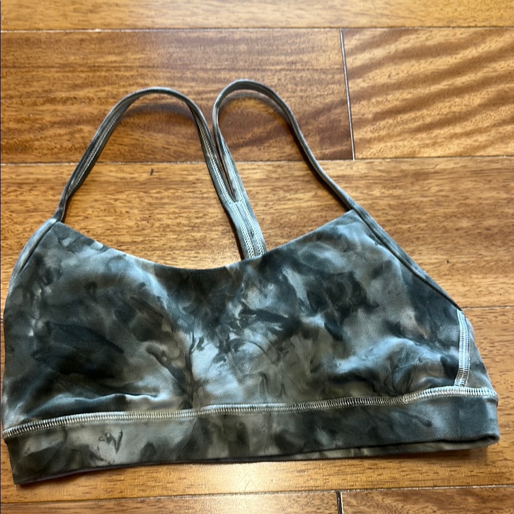 Lululemon Tie-Dye flow y Sports Bra
